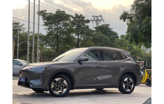 Geely Galaxy E5, 2025 (7), модель 2026 года, пробег 13 тысяч км